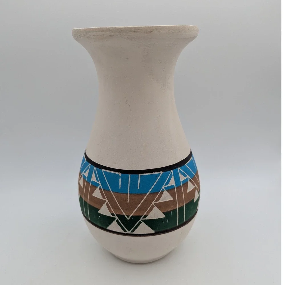 Sioux Pottery Native American Vase Harnett Signed White Geometric 10.5 Inch